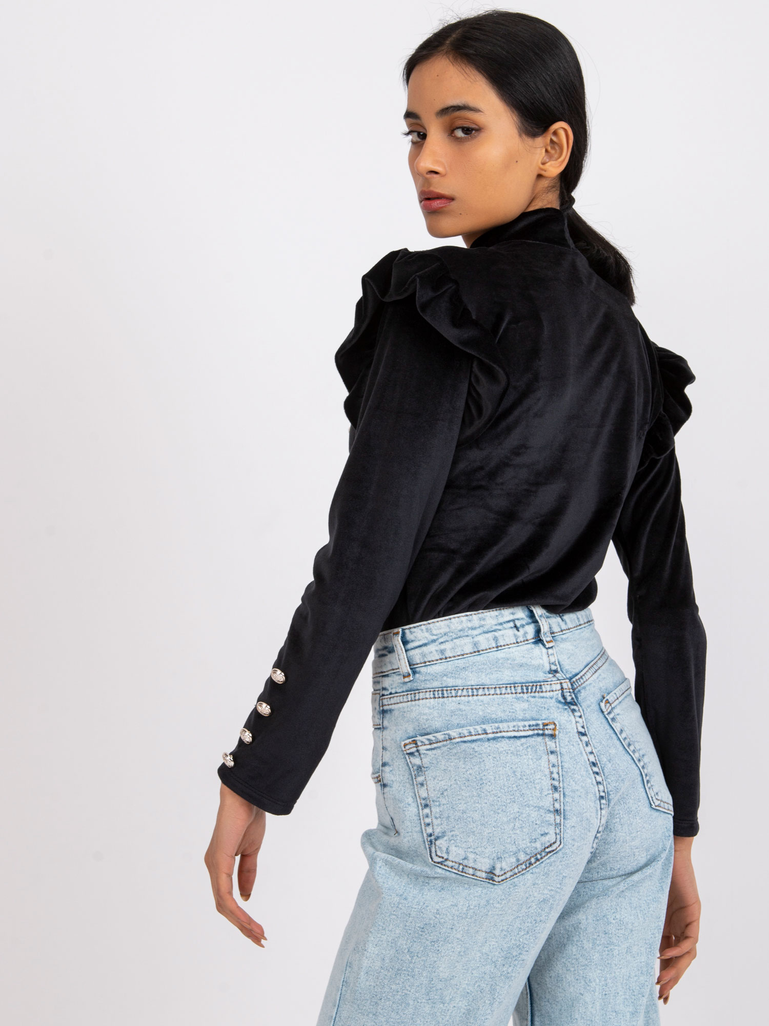 Schwarze Samtbluse mit Rüschen Capri.