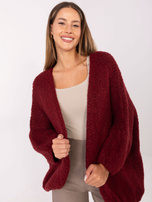 Burgunderfarbener Cardigan mit Puffärmeln.