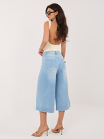 Jasnoniebieskie jeansowe spodnie z nogawką 7/8