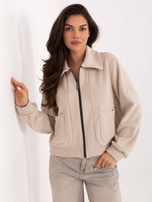 Helle beige Fleecejacke mit Kragen.