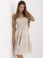 Beige Kleid mit elastischem Raffung.