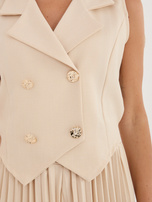 Beżowy damski garnitur z szerokimi spodniami