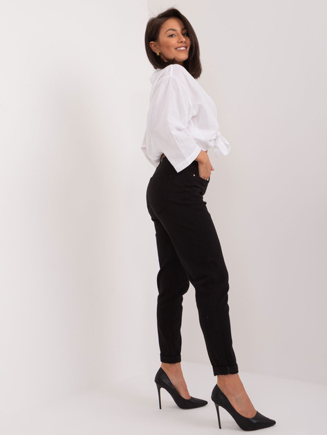 Hurtownia Czarne spodnie jeansowe mom fit z paskiem