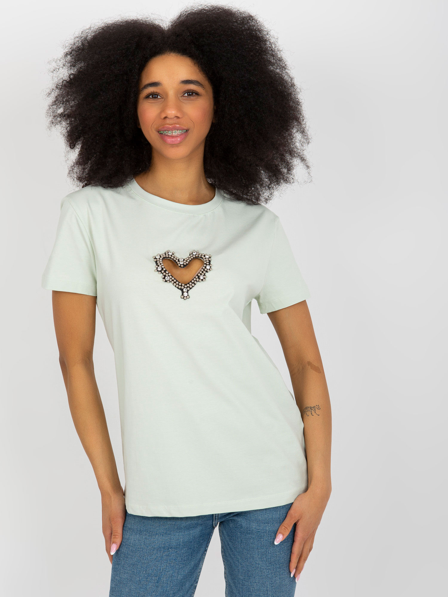Hurtownia Jasnomiętowy t-shirt z aplikacją i wycięciem
