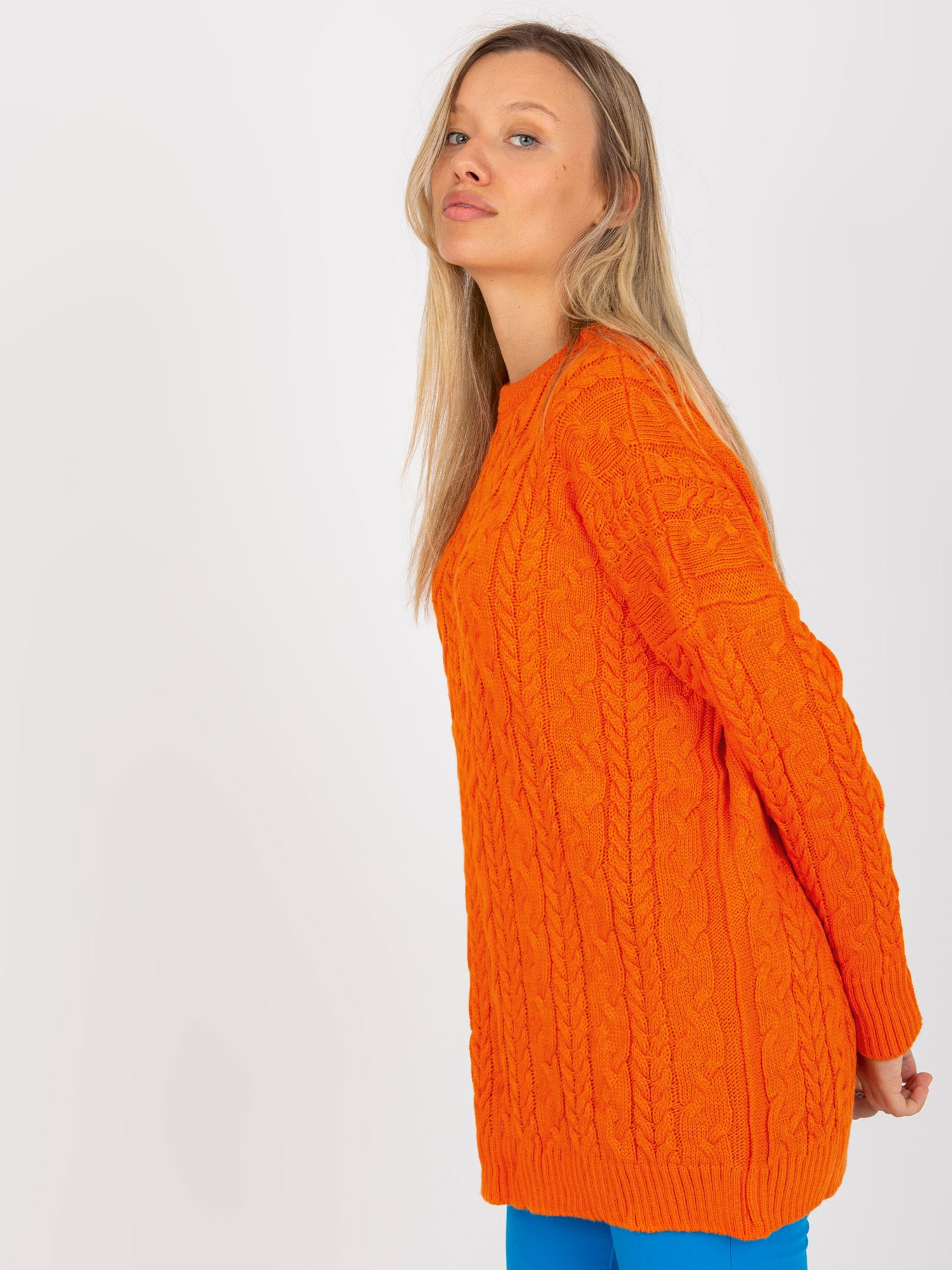 Pomarańczowy sweter z warkoczami oversize RUE PARIS