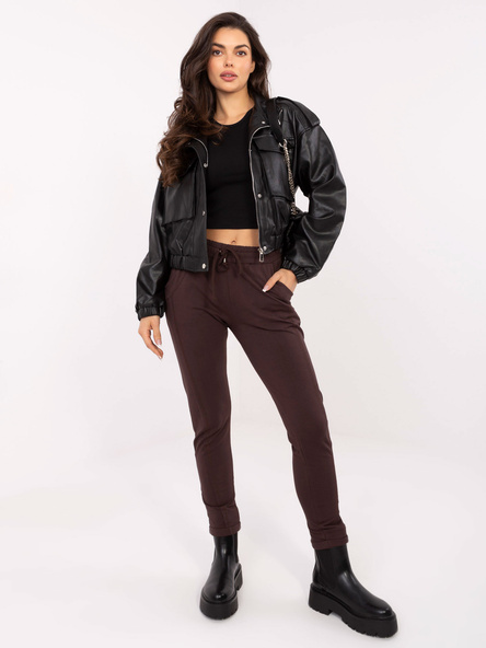 Tmavě hnědé teplákové kalhoty s vázáním BASIC FEEL GOOD.