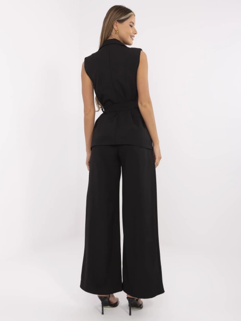 Czarny garnitur damski z szerokimi spodniami
