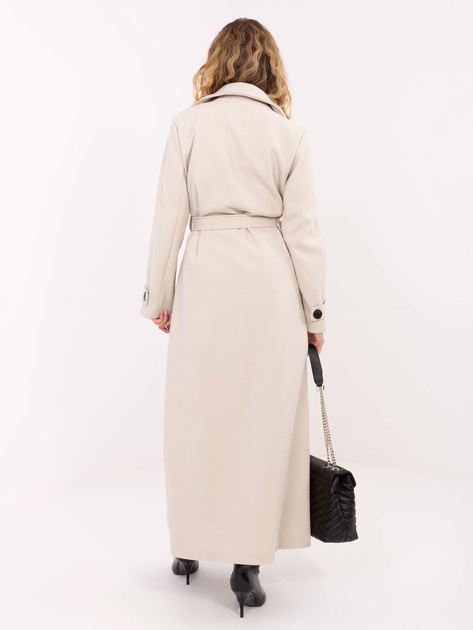 Jasnobeżowy długi płaszcz z wiązanym paskiem