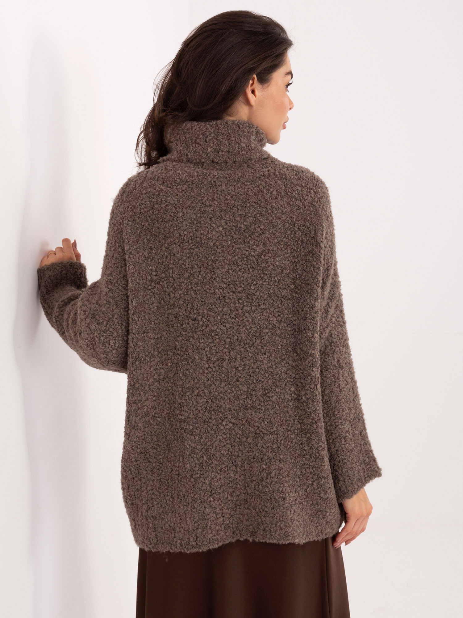 Sweter ciemny bezowy