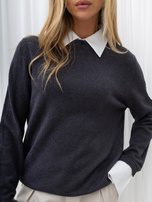 Grafitowy sweter 2w1 z kołnierzykiem typu polo