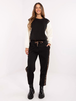 Ecru-czarny casualowy komplet z bluzą bez kaptura