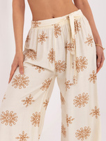 Jasnobeżowe letnie spodnie z wiązanym paskiem