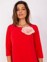 Hurtowania Czerwona sukienka koktajlowa z kwiatem