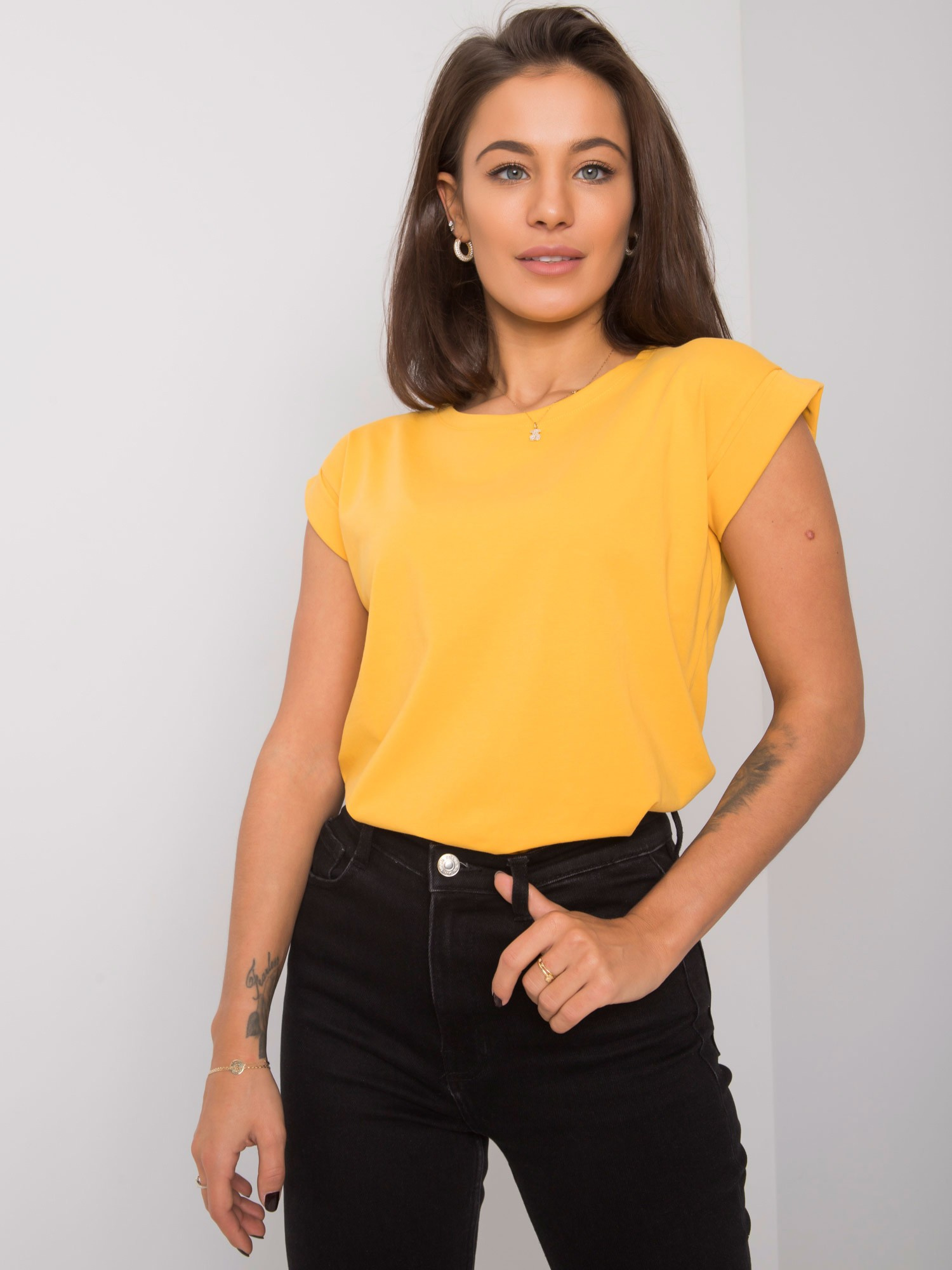 Šviesiai oranžinė t-shirt Revolution.