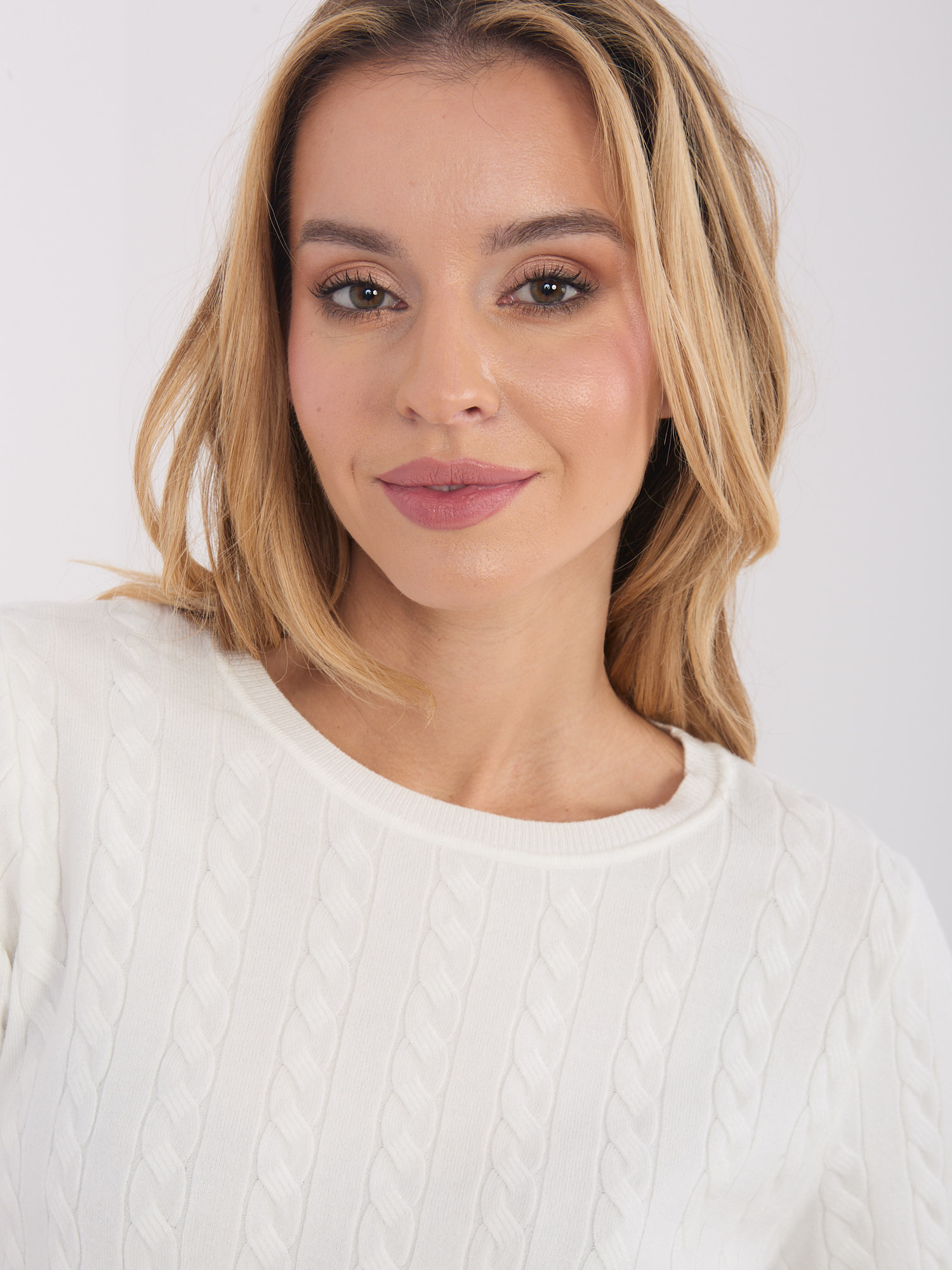 Sweter ecru