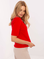 Czerwony sweter z krótkim rękawem