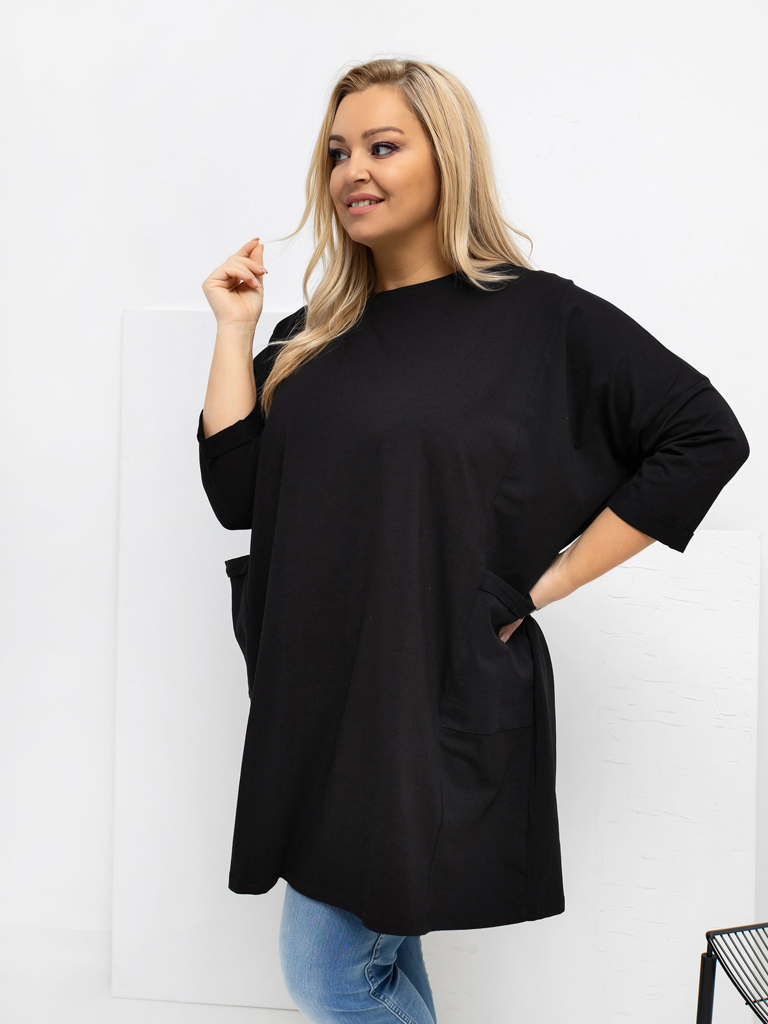 Černá dlouhá blůza plus size s rukávem 3/4.
