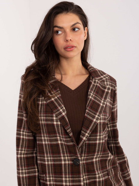 Brązowa marynarka w kratę z zapięciem na guzik