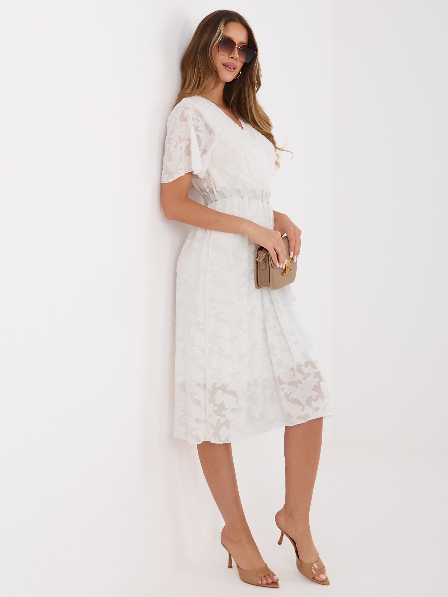 Ecru midi sukienka z kopertowym dekoltem