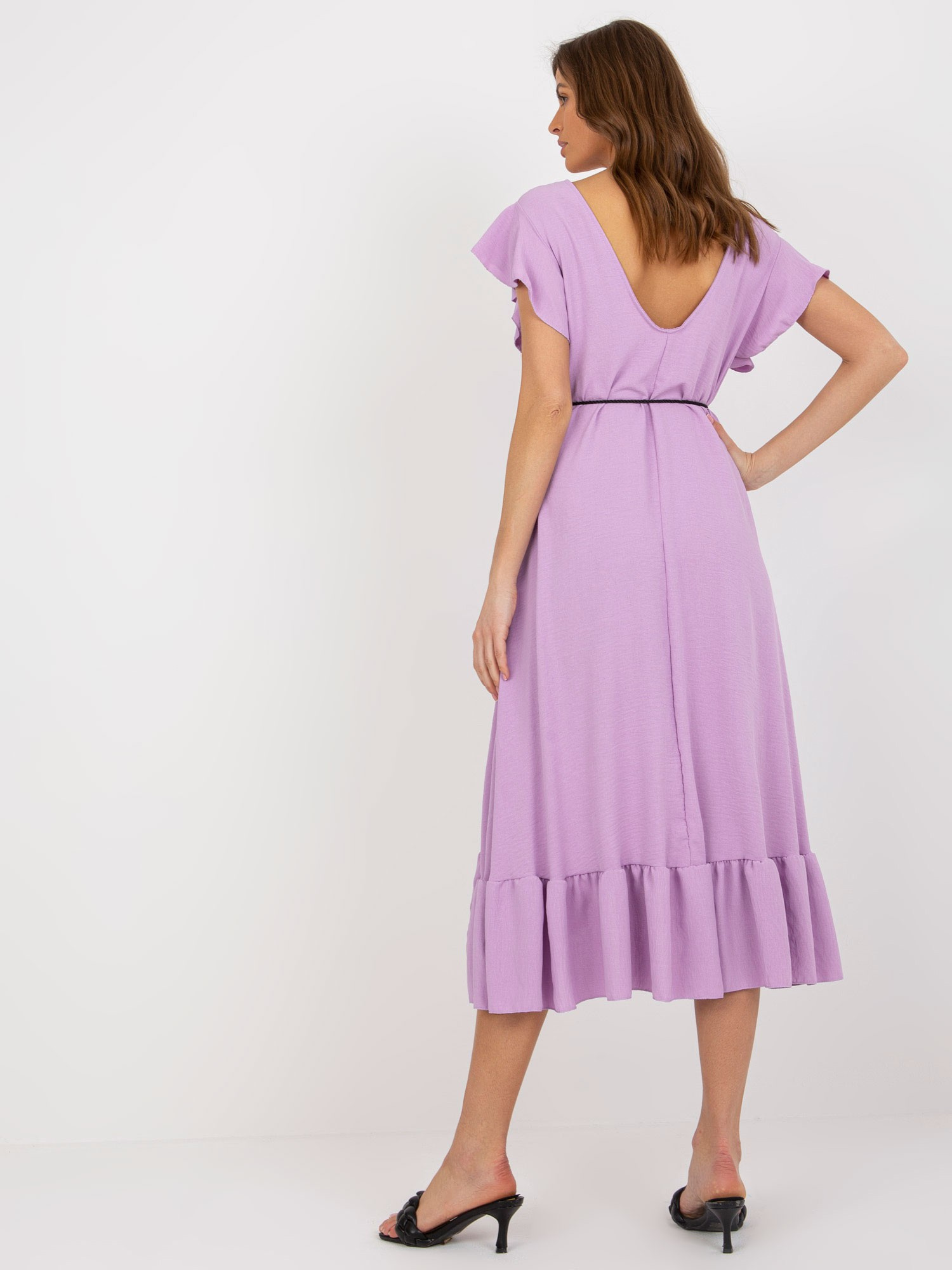 Großhandel Jasnofioletowa Oversize Kleid mit Rüsche.