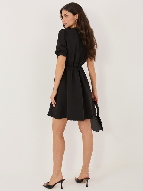 Czarna rozkloszowana sukienka z kołnierzykiem