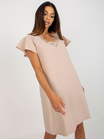 Hurt Beżowa sukienka koktajlowa z dekoltem V RUE PARIS