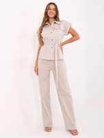 Beżowy letni komplet z prostymi spodniami