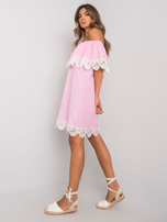 Helle rosa Spitzenkleid von Lee.
