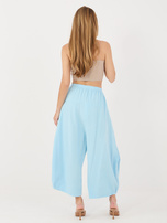 Jasnoniebieskie sztruksowe spodnie z zakładkami