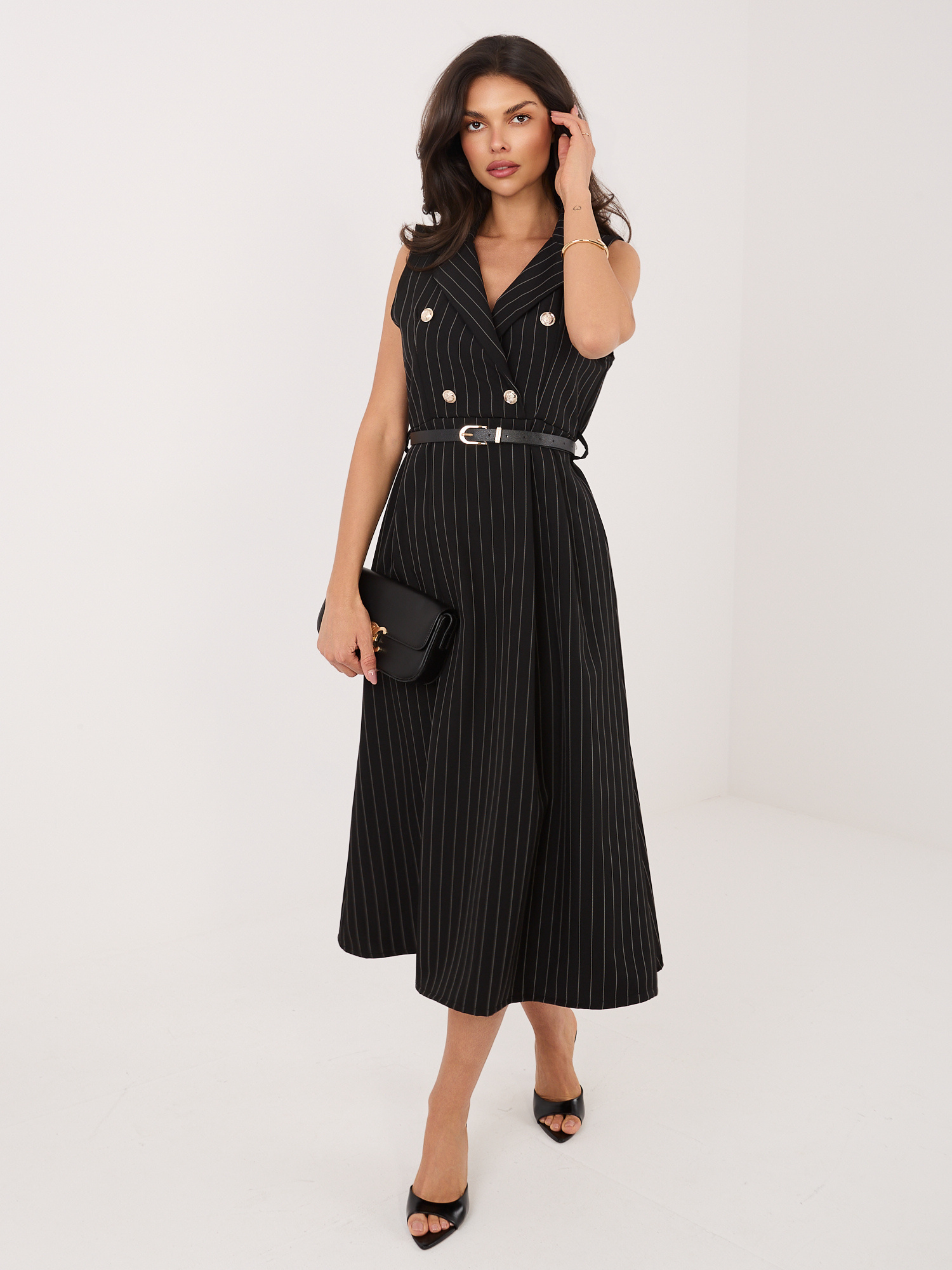 Czarna elegancka sukienka z kołnierzem