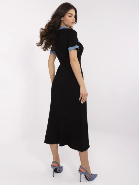 Czarna dzianinowa sukienka z jeansowymi wstawkami