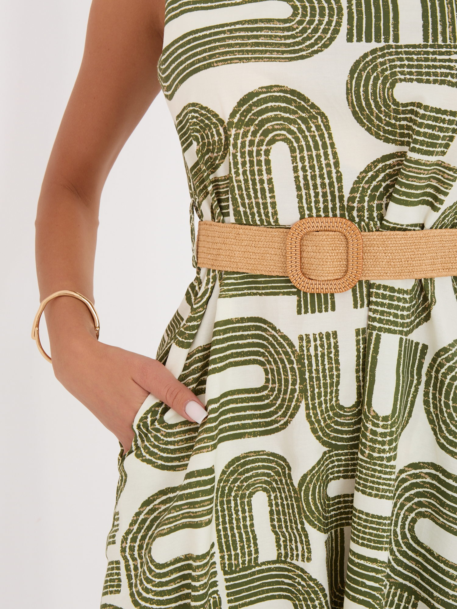Green summer dress with pockets.