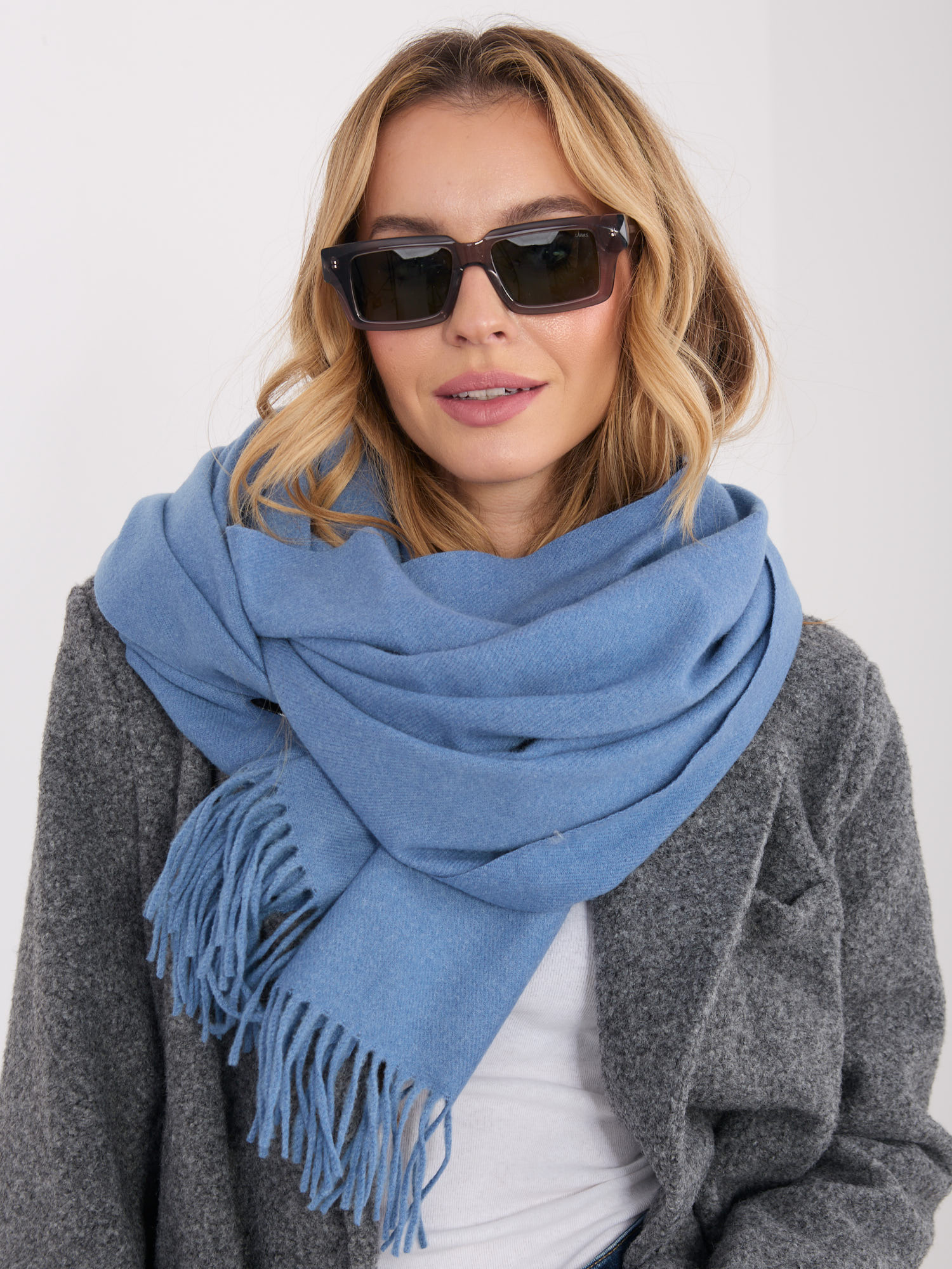 Szaro-niebieski klasyczny szal z frędzlami