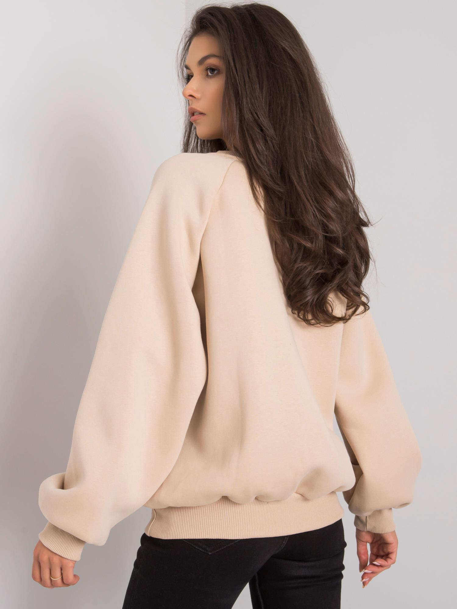 Jordy's light beige hoodless sweatshirt