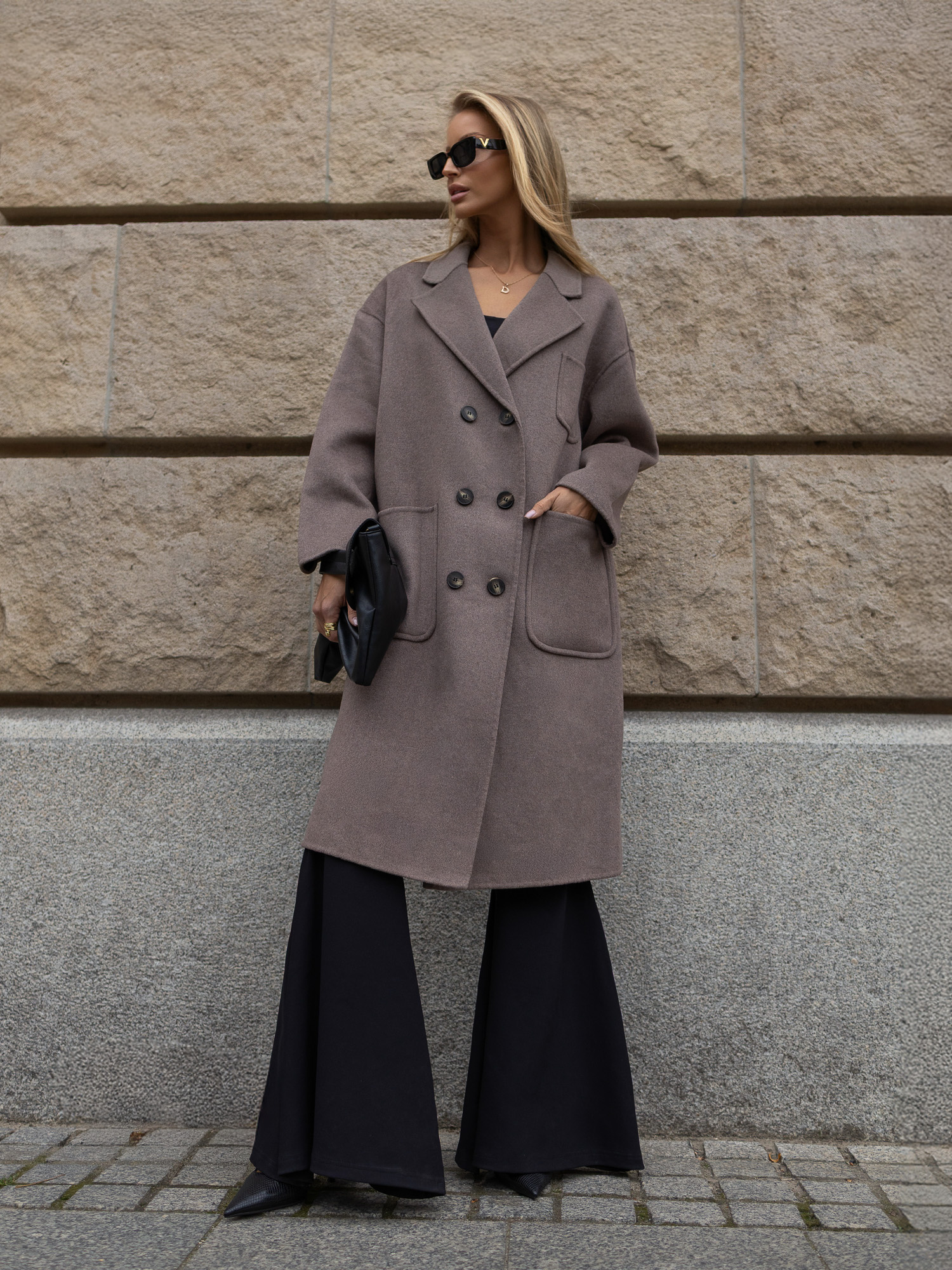 Fango Damen Oversize-Mantel mit aufgenähten Taschen.