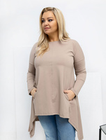 Tmavě béžová asymetrická blůza plus size.