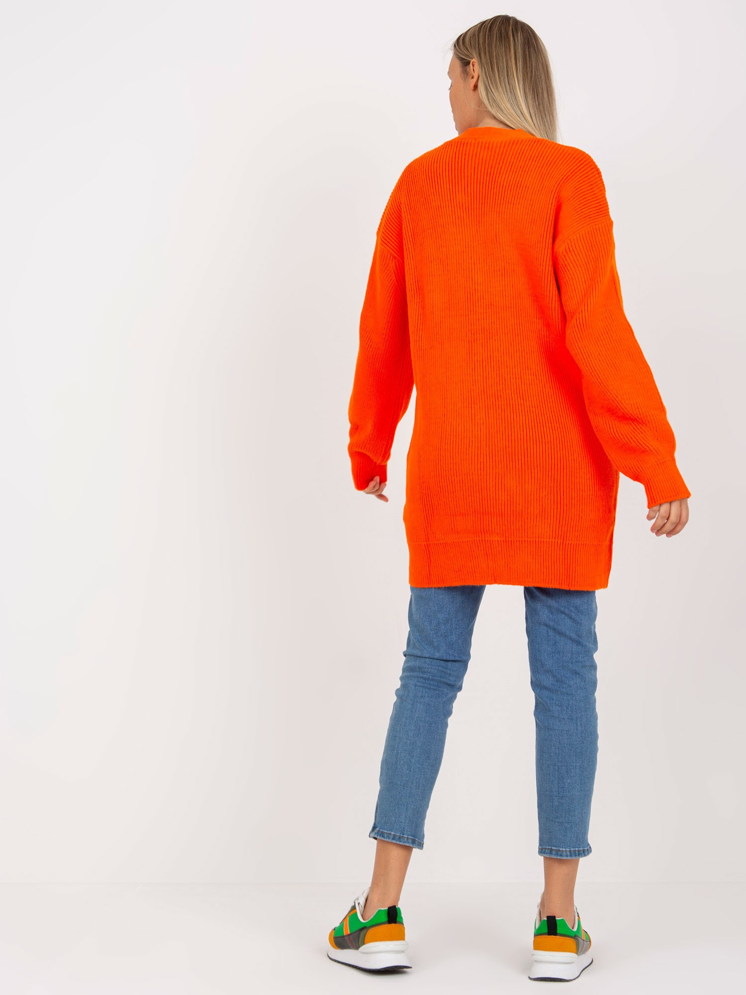Pomarańczowy sweter rozpinany z ozdobnymi guzikami RUE PARIS