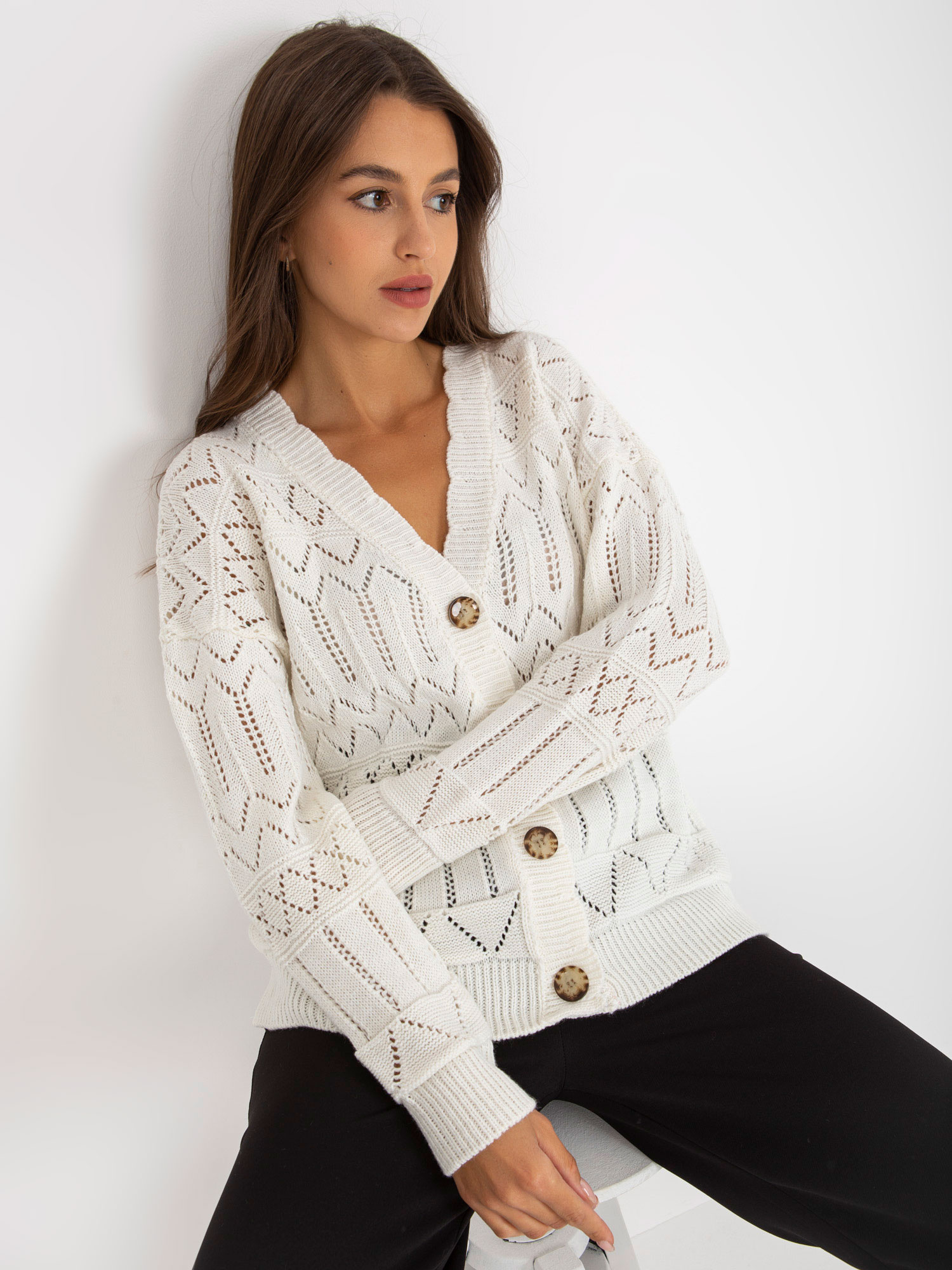 Hurt Ecru ažūrinis vasaros megztinis su V formos iškirpte RUE PARIS.