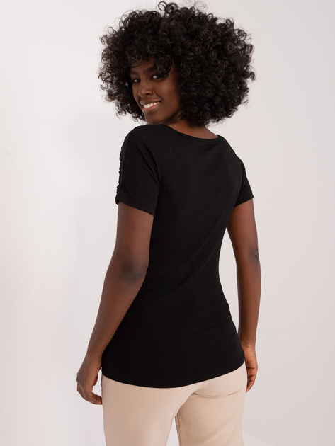 Hurtownia Czarna bluzka z koronką przy dekolcie