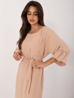 Hurtownia Camelowa prosta sukienka casualowa z rozcięciami