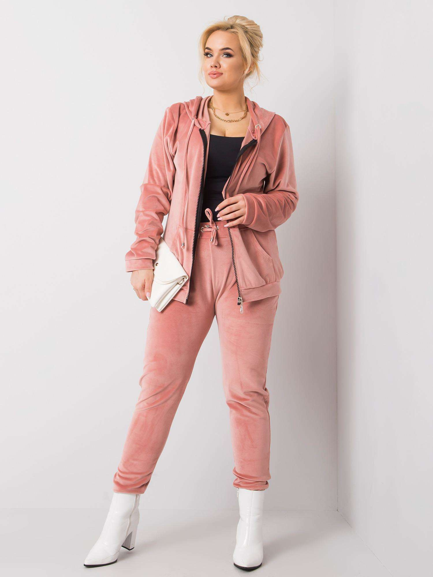 Brudnoróżowy welurowy komplet plus size Michell