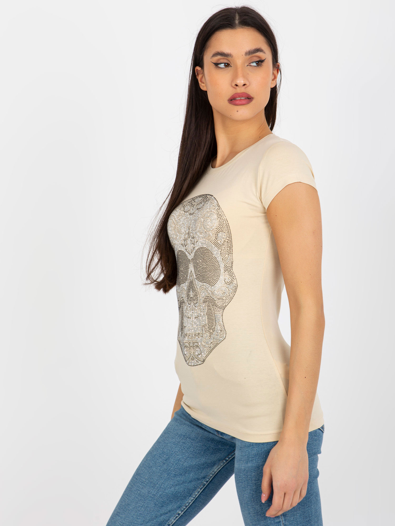 Beżowy dopasowany t-shirt z aplikacją z dżetów