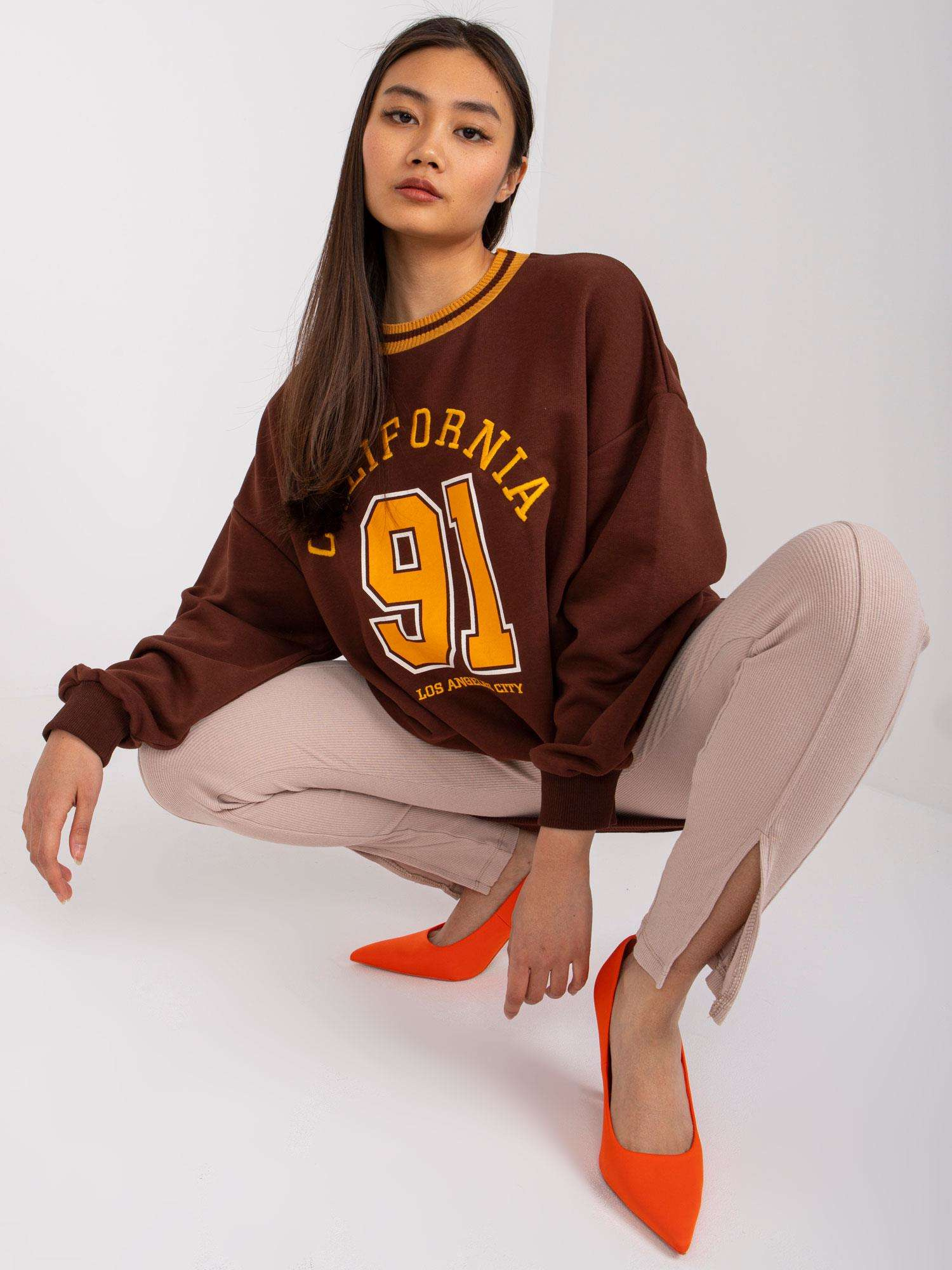 Brązowa bluza dresowa z nadrukiem Suzanne  