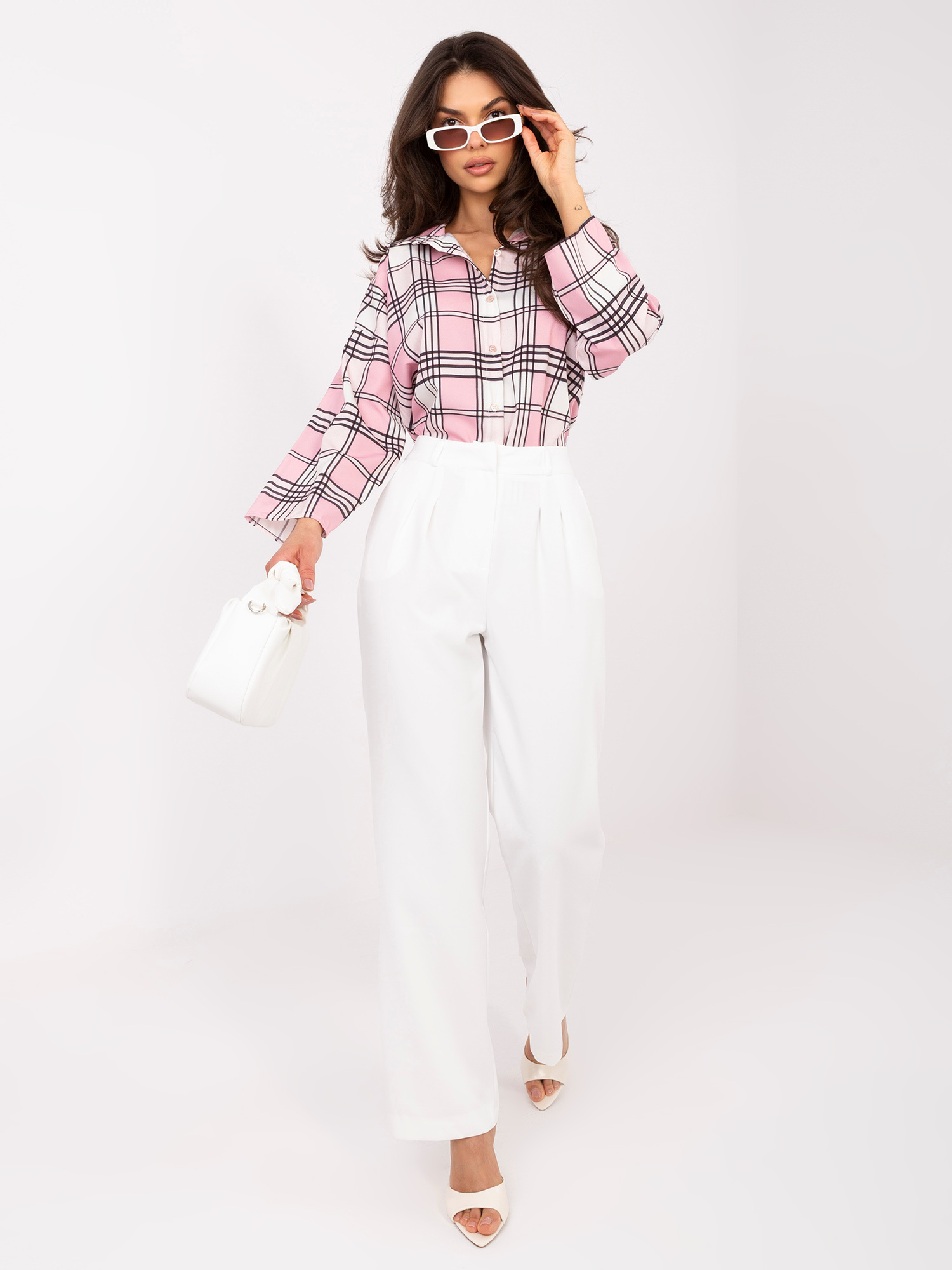 Jasnoróżowa damska koszula z szerokimi rękawami 