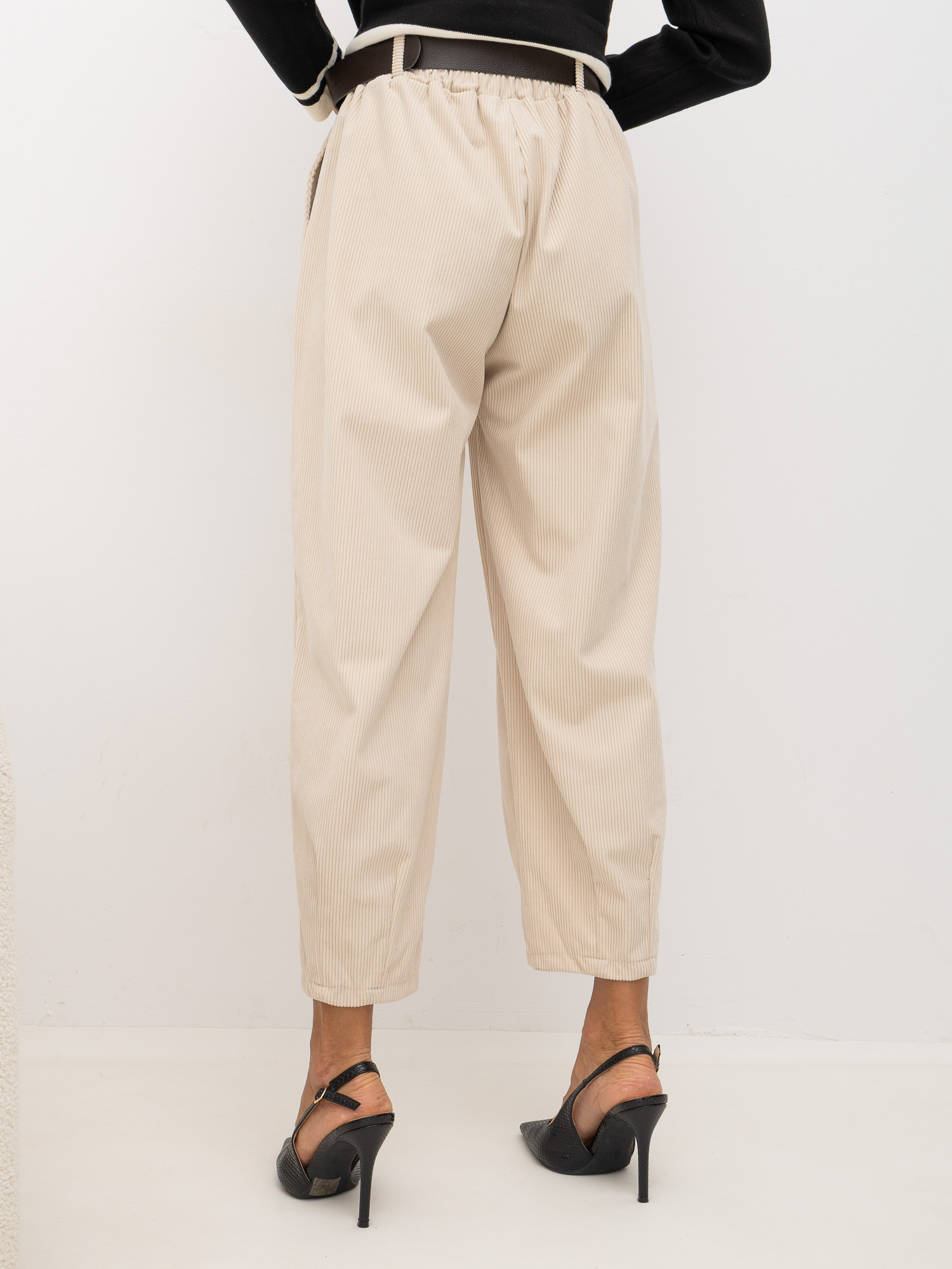 RUE PARIS Light beige corduroy carrot pants.
