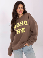 Ciemnobeżowa ocieplana bluza z naszywką