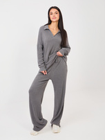 Ciemnoszary dzianinowy komplet w prążek 