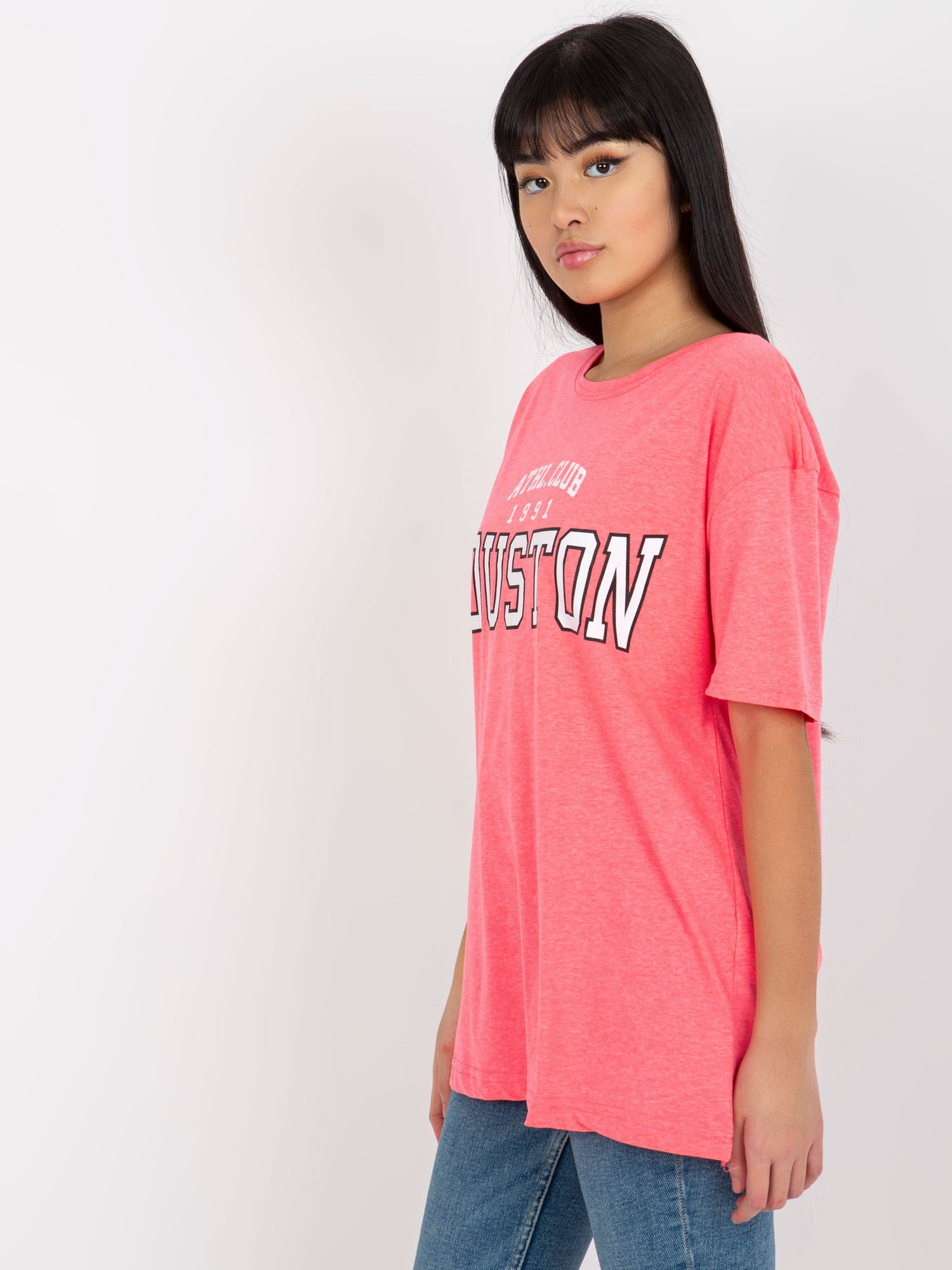 Fluo różowy luźny damski t-shirt z napisem