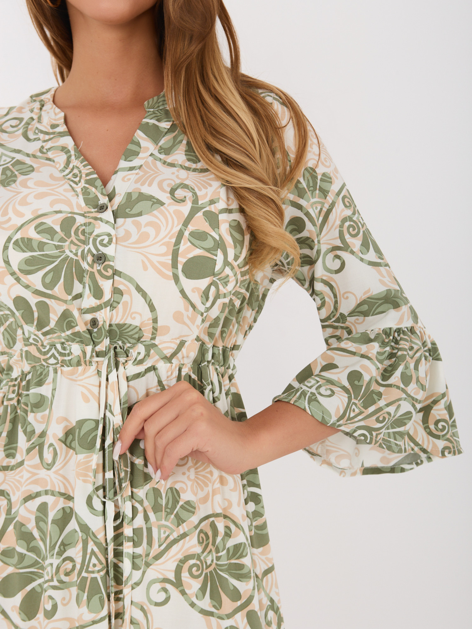 Zielona letnia sukienka we wzory 