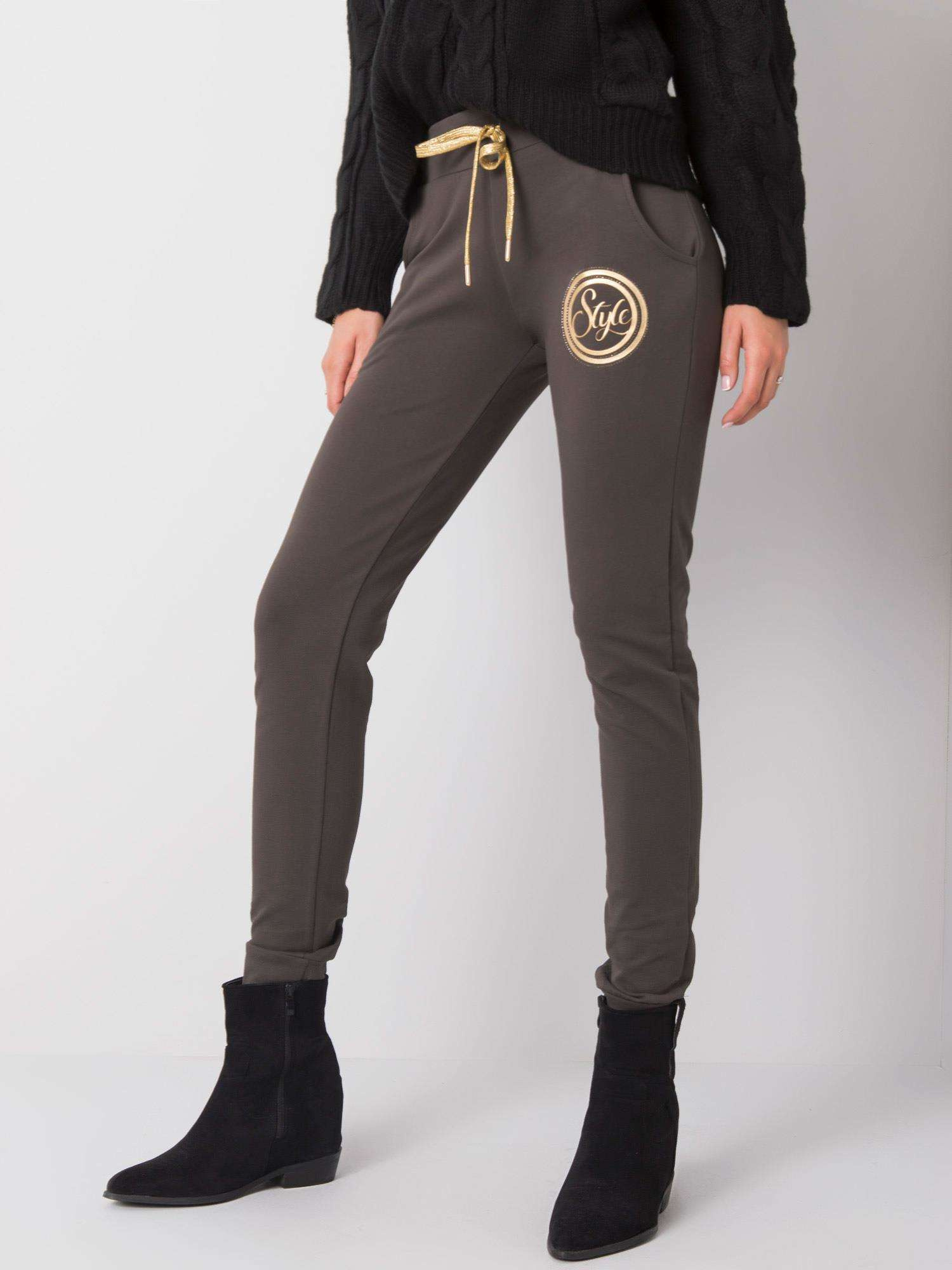 Dunkelkhaki Jogginghose stylish.
